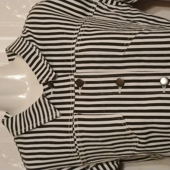 🌺NWOT crop striped denim jacket from Wild Honey size M So cute! - Picture 3 of 9